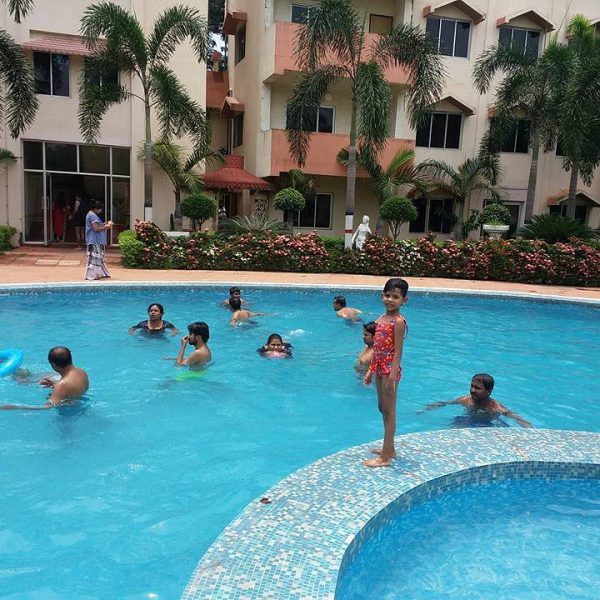 poolside-view